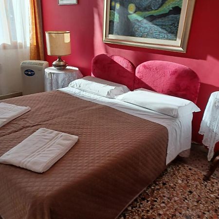 Princess Guest House Canal View Venice Exterior photo