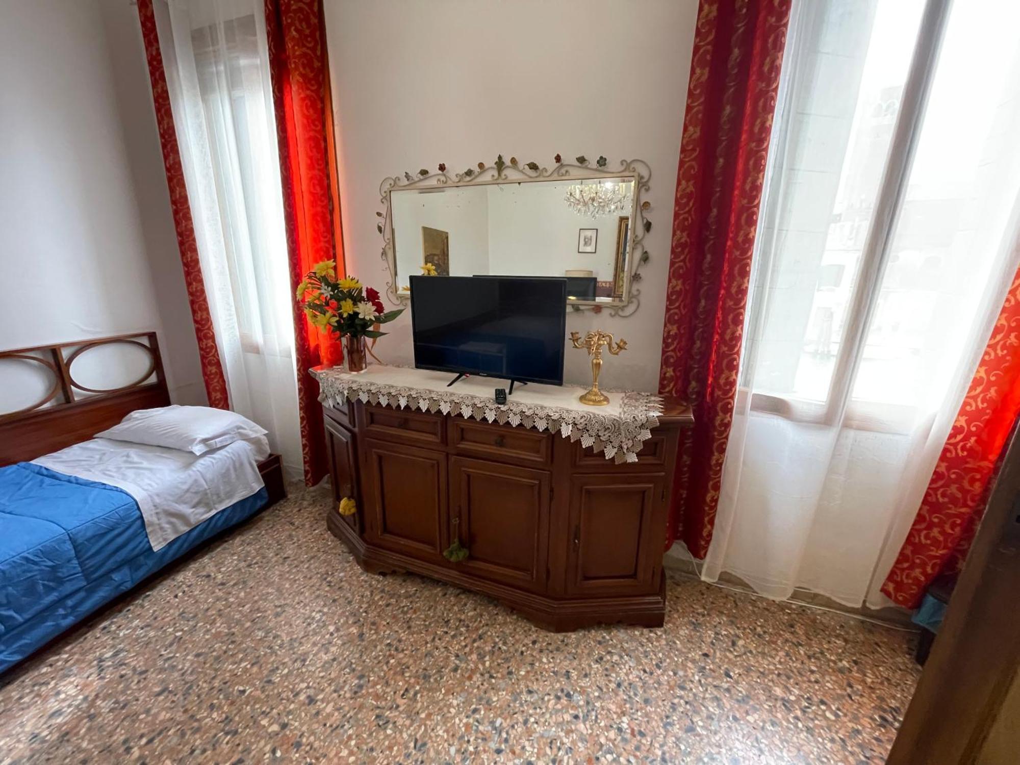 Princess Guest House Canal View Venice Exterior photo