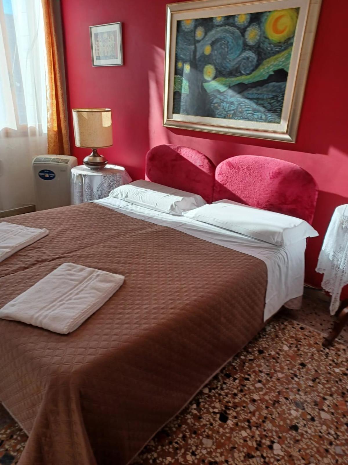 Princess Guest House Canal View Venice Exterior photo