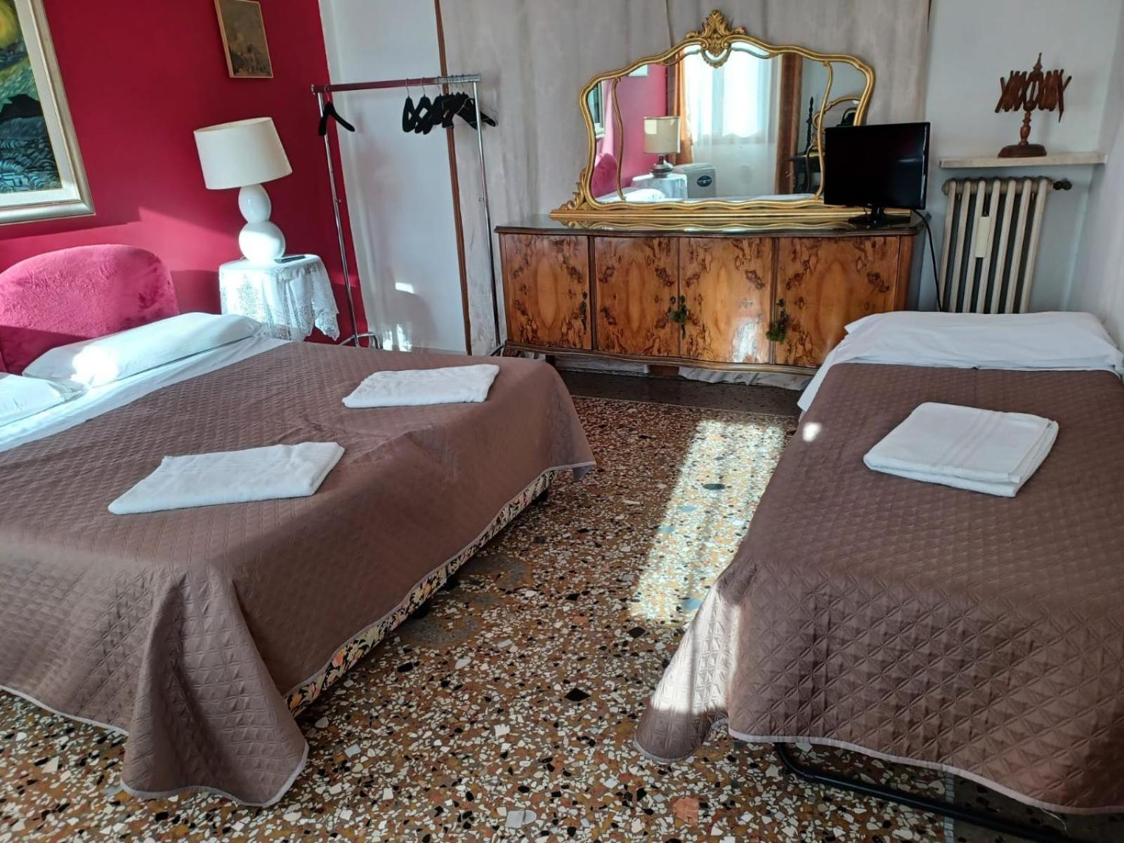 Princess Guest House Canal View Venice Exterior photo