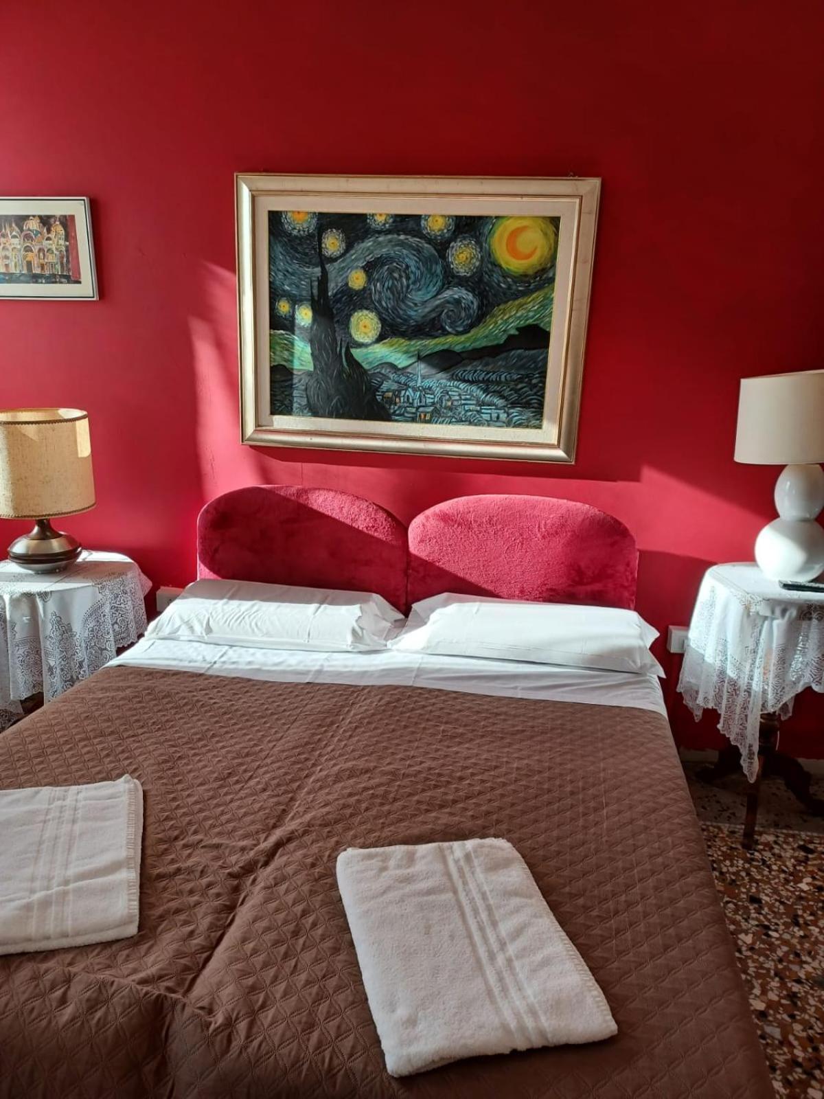 Princess Guest House Canal View Venice Exterior photo