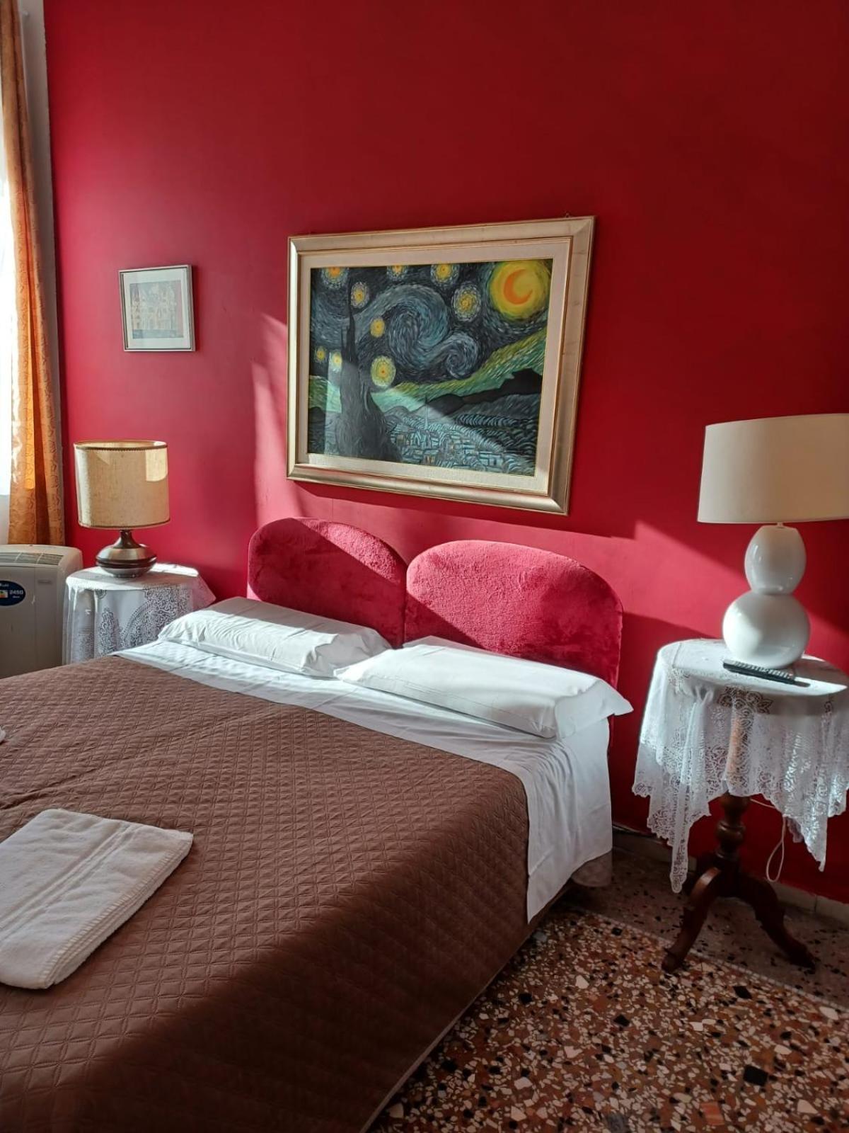 Princess Guest House Canal View Venice Exterior photo