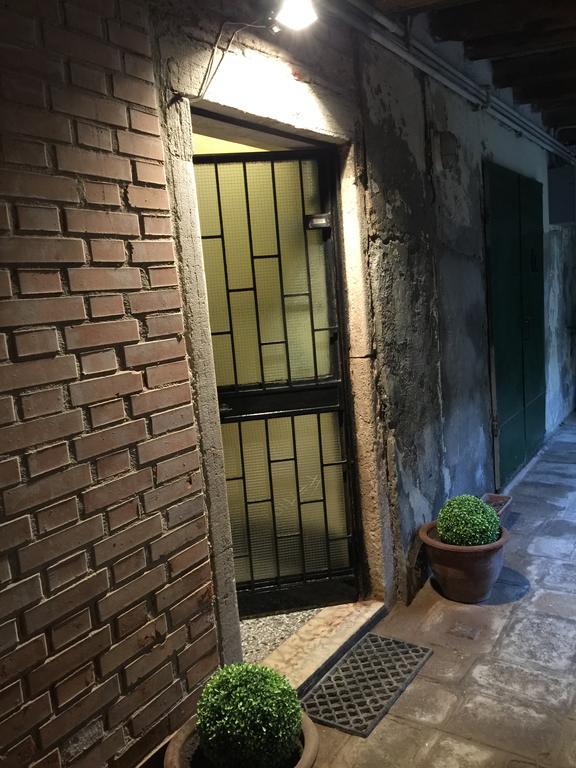 Princess Guest House Canal View Venice Exterior photo